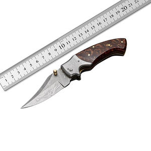 Cuchillo de bolsillo personalizado de acero de Damasco con punta de cuchillo, mango de madera y pomo para el pulgar, cuchillos plegables a precio mayorista - Product Image 3