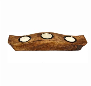 Portavelas de madera artesanal con tres inserciones redondas de metal, centro de mesa de decoración rústica estilo granja para comedor. - Product Image 1