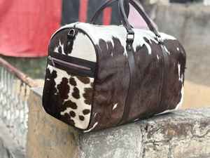 Bolsa de Viaje de Cuero Vacuno Refinado Estilo Western con Pelo, Lujosa Bolsa de Gimnasio/Duffel LHDB-0175 - Product Image 3