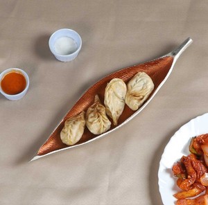 Plateau de service en aluminium en forme de feuille – Plat décoratif pour servir des collations, des momos, des amuse-gueules et pour la table à manger - Product Image 4