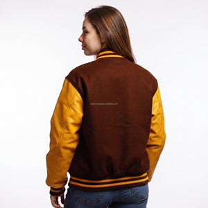 Chaqueta Varsity Casual de Lana Color Granate Personalizada para Hombre, Cuello Alto, Mangas de Cuero Dorado, Parche de Chenilla, Resistente al Viento y Transpirable - Product Image 3