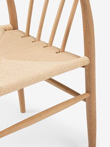 Fauteuil scandinave en bois massif avec dossier à tiges et assise en rotin - Product Image 5