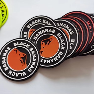 Badges en silicone personnalisés en gros à prix d'usine avec motifs cœur, fleur et lettres pour vêtements de mode - Product Image 6