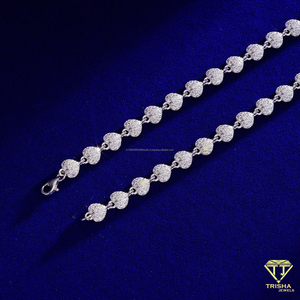 Elegante Collar con Colgante en Forma de Corazón con Eslabones Redondos y Motivos de Corazones Brillantes, Joyería Romántica y Moderna para Mujer - Product Image 5