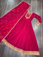 Collections de robes Anarkali en georgette à effet fleuri, magnifiques et richement ornées, pour mariages de style indien et pakistanais.