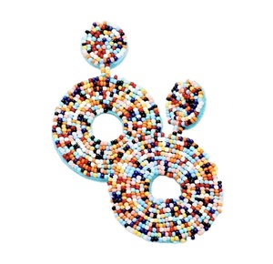 Boucles d'oreilles multicolores à la mode avec broderie perlée à la main pour les femmes et les filles élégantes et élégantes Nouveau beau design - Product Image 1