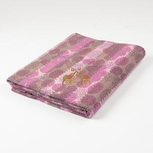 Tela india hecha a mano con estampado floral de algodón, tela con estampado Dabu, tela con estampado a mano para decoración del hogar y vestidos. - Product Image 3