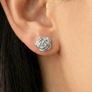 Pendientes de Acero Inoxidable con Baño de Oro de 18K, Diseño de Flor y Rosa, Venta al Por Mayor - Product Image 4