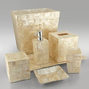 Ensemble d'accessoires de salle de bain élégant en nacre, comprenant un bol offrant un rangement fonctionnel avec une œuvre d'art coquillage attrayante - Product Image 1