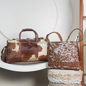 Vente en gros de nouveaux sacs de voyage en cuir de vachette de luxe pour femmes polochon clouté sacs à bandoulière à franges en cuir Ensemble de créateur à la mode - Product Image 4