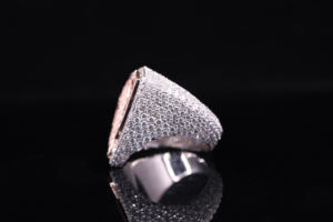 Bague de roi en moissanite sertie de pierres - Product Image 4