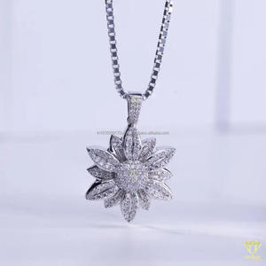 จี้เพชรทรงดอกไม้เพาะเลี้ยงคุณภาพพรีเมียมในตัวเรือนเงินแท้ 925 เครื่องประดับแฟชั่นสุดหรูสำหรับผู้ชายและผู้หญิง - Product Image 4
