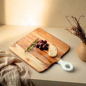 Planche à découper en bois d'acacia, design carré en forme de palette, épaisse, durable, sûre pour les couteaux, idéale pour couper, servir et ajouter une touche élégante à votre cuisine - Product Image 3