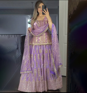 ชุดคุर्ติและผ้าคลุมไหล่แบบดั้งเดิมลายชนเผ่าอินเดีย-ปากีสถาน ผ้าไหมปักลายเต็มตัว พร้อมสำหรับงานปาร์ตี้ - Product Image 1