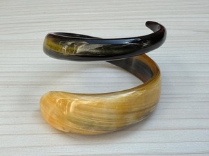กำไลข้อมือทำมือจากเขาสัตว์ธรรมชาติ รูปทรงธรรมชาติ ขัดเงา ดีไซน์ทันสมัย เหมาะสำหรับตกแต่งงานแต่งงาน ของขวัญ ของตกแต่งบ้าน และเครื่องประดับ - Product Image 4