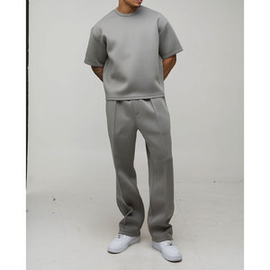 Conjunto Casual de Dos Piezas para Hombre, Camiseta de Manga Corta y Pantalones, Atuendo Moderno para Descansar - Product Image 4