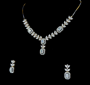 Conjunto de Collar y Pendientes de Diamantes de Corte Esmeralda de Lujo con Motivos de Hojas Marquise en Dos Tonos - Product Image 2