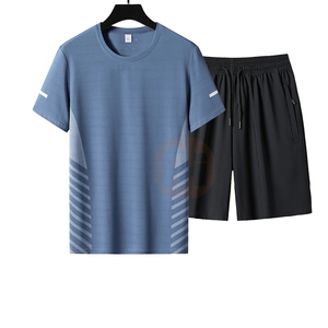 Conjunto de Verano de Alta Calidad para Hombre, Camiseta de Cuello Redondo de Algodón para Entrenamiento, Traje Deportivo Masculino con Bolsillos Tipo Cargo, Camiseta y Pantalones Cortos, Servicio OEM ODM - Product Image 4