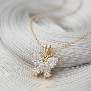 จี้ผีเสื้อมอสซาไนต์ ทองคำแท้ 18K ทรงมาร์คีส์ ตัวเรือนแบบกรงเล็บ เครื่องประดับน่ารักสำหรับผู้หญิง สวมใส่ได้ทุกวัน - Product Image 5