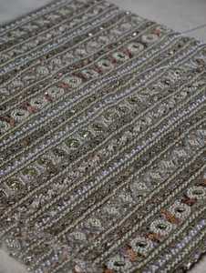 Tissu en mousseline de soie lourdement brodé avec des motifs miroir, des perles et des paillettes pour robe - Product Image 2