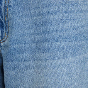 กางเกงยีนส์ขาสั้นผู้ชายแบบลำลอง OEM ขายส่ง ผ้าฝ้าย 100% ระบายอากาศได้ดี เป็นมิตรกับสิ่งแวดล้อม มีเชือกผูกเอว เหมาะสำหรับใส่ในฤดูร้อน ราคาถูก - Product Image 3