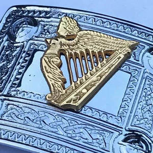 Hebilla de cinturón premium para kilt escocés, diseño celta plateado con insignia de arpa irlandesa dorada, suministros de fábrica - Product Image 6