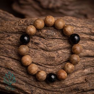 กำไลข้อมือไม้กฤษณาธรรมชาติเวียดนามสุดฮิต รุ่น AL-SB-0008-12 สำหรับทุกเพศ ประกอบด้วยไม้กฤษณา 14 เม็ด และปะการังดำ 3 เม็ด งานแฮนด์เมด เหมาะสำหรับเป็นของขวัญ - Product Image 1