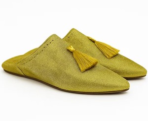 Mocassins marocains à pompons dorés - Product Image 1
