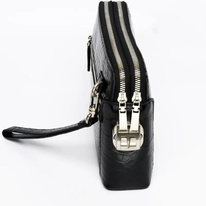 Bolso de mano de cuero genuino, cartera de moda con ranuras organizadas para tarjetas y cierre de cremallera seguro a un precio muy competitivo. - Product Image 6