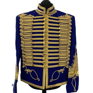 Chaqueta Bordada Azul Rey para Hombre con Ribete Dorado, Cuello Alto, Cierre de Botones, Corte Regular, Material de Poliéster - Product Image 1