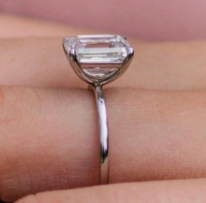 Bague Solitaire Émeraude Blanche Taillée en Émeraude, en Argent Sterling, pour Femme, Bijou Quotidien, Cadeau Élégant, Scintillant, Accessoire de Mode - Product Image 4