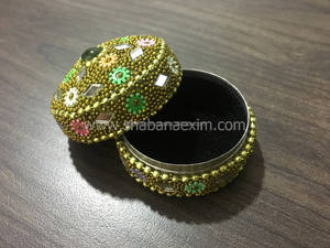 Caja de Joyas Artesanal con Brillo de Laca y Patrón Floral Intrincado, con Espejo, Estuche Redondo para Pastillas con Terciopelo, Venta al por Mayor India - Product Image 3