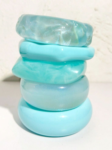Bracelet en résine artisanal de luxe, tendance et écologique, avec design personnalisé pour femmes - Product Image 6