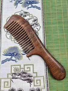 Peine de madera de sándalo negro natural de gran venta para mujer, peine de masaje de ébano con etiqueta privada - Product Image 2