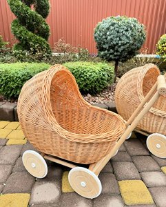 Cochecito de bebé de ratán tejido con mango y ruedas de madera, diseño rústico, duradero para niños - Product Image 4