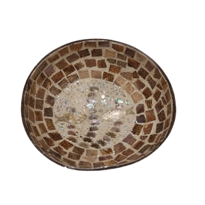 Bols en coquille de noix de coco écologiques, faits à la main, gravés, finition naturelle polie, pour la décoration de cuisine et l'usage quotidien - Product Image 1