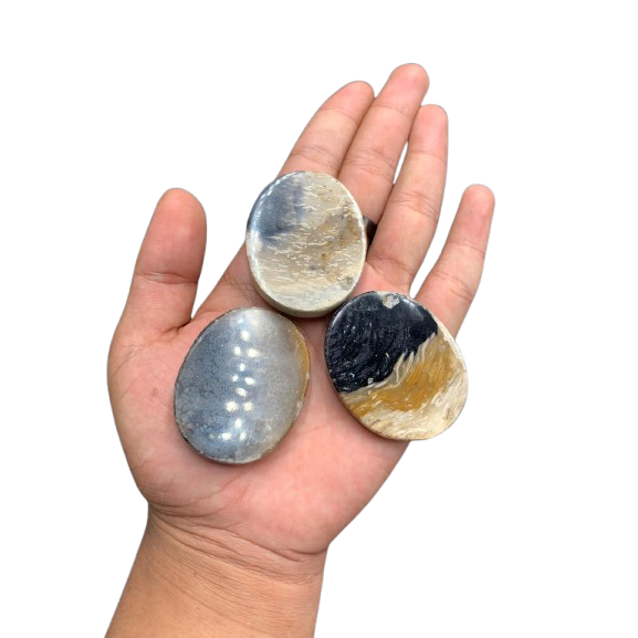 สีน้ำตาล, สีครีม, สีดำ ลวดลายธรรมชาติ