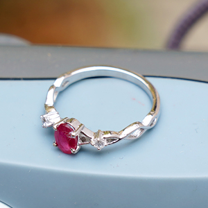 Anillo de Plata de Ley 925 con Circonita Roja, Anillo Ovalado Hecho a Mano con Circonita Roja para Mujer, Joyería Fina para Boda o Compromiso - Product Image 3