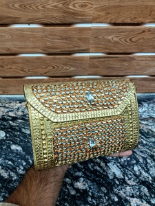 Sac à bandoulière artisanal en métal Kundan, mosaïque de strass brodés, velours doré, pour mariée, fête, mariage, usage féminin - Product Image 2