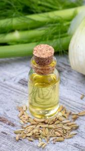 Paquete personalizado de aceite esencial de hinojo orgánico OEM, extracto de hierbas, cultivo salvaje en botella empaquetada para venta de exportación - Product Image 3