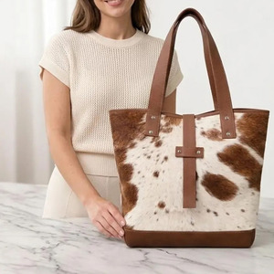 Bolsos de hombro de cuero vacuno premium hechos a mano con pelo, proveedor al por mayor, bolsos de moda personalizados OEM, exportación a bajo precio - Product Image 2