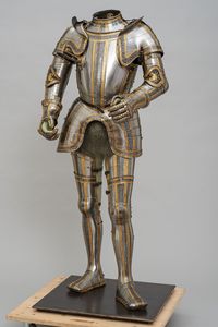 Armure complète en métal de qualité collectionneur, de marque privée, avec techniques artisanales médiévales, pour exposition - Product Image 6