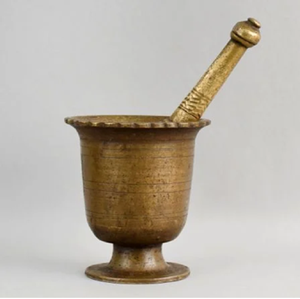 Antique European style shallow brass mortar pestle set with lion head side reliefs, available at wholesale prices. - Product Image 6