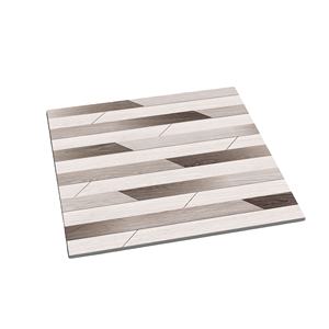 Carreaux de sol en porcelaine aspect bois de couleur gris clair au fini mat antidérapant de Skytouch - Product Image 1
