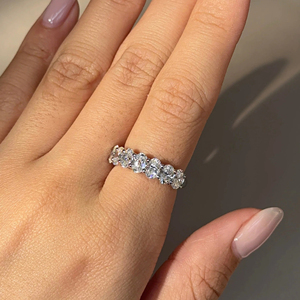 แหวนหมั้นเพชรทรงรี 2 กะรัต เพชรเลี้ยงในห้องปฏิบัติการ ดีไซน์หรูหรา แหวนครึ่งวงนิรันดร์ ทอง 14k แหวนแต่งงานระยิบระยับ - Product Image 5