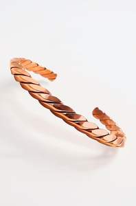 Brazalete Artesanal Moderno de Cobre y Latón con Alambre Trenzado en Relieve para Hombres y Mujeres, Pulido y Esculpido - Product Image 4