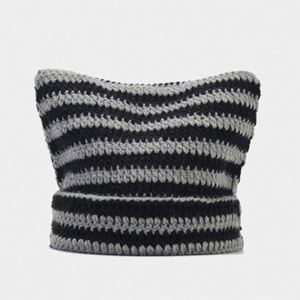Gorro Cálido de Punto con Orejas de Gato, Diseño Casual y Moderno para Mujer, Hecho a Mano, en Contraste de Color, para Otoño e Invierno - Product Image 3