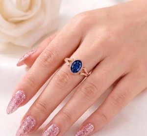 Bague de fiançailles vintage en argent sterling 925 plaqué or rose avec saphir bleu ovale de qualité supérieure pour femmes, vente en gros - Product Image 2