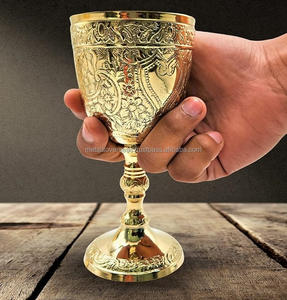 Gobelet à vin royal en laiton massif, design classique, tasse décorative pour la maison, gobelet de style royal pour cadeau et souvenir - Product Image 4