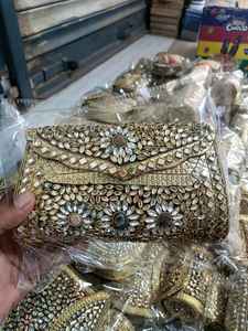 Bolso de Mano AL MALIK CRAFT, Chapado en Oro, Bordado, con Cuentas Verdes y Piedras Kundan, Diseño de Imitación Antigua, para Regalos de Boda y Fiestas - Product Image 2